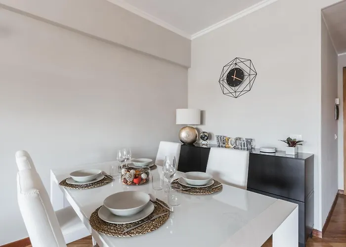 Elegant Hideaway Steps From St Peter Rom