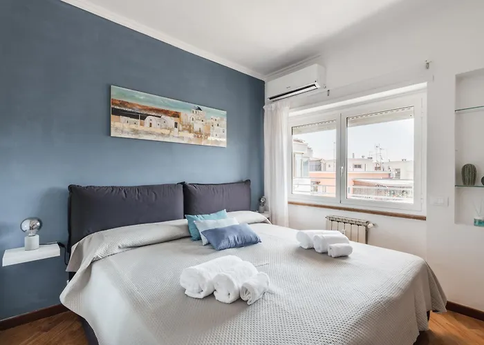Apartment Elegant Hideaway Steps From St Peter Rom