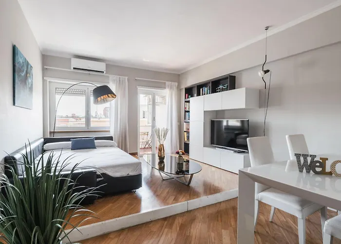 Elegant Hideaway Steps From St Peter Rom